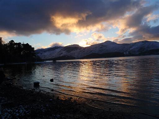 15_25-1.jpg - Sun setting over Catbells