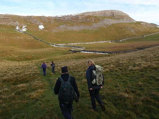 12_06-1.jpg - Approaching Smearsett Scar