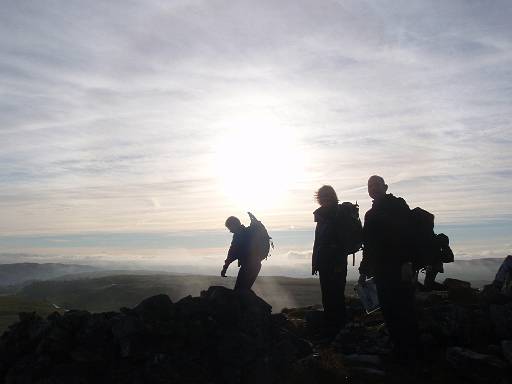 12_21-1.jpg - Silhouette from Smearsett Scar at lunchtime