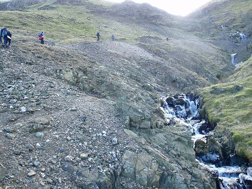 13_04-2.jpg - Climbing towards Little Lingy Hill