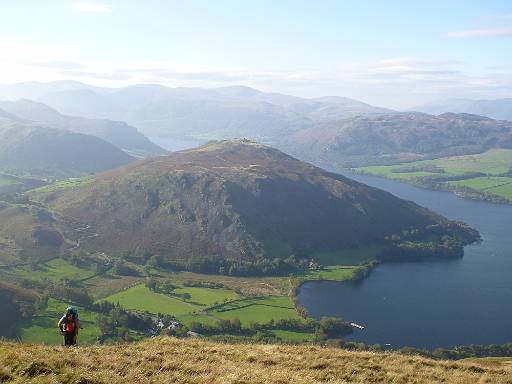 14_46-3.JPG - Steep climb up Bonscale Pike with Hallin Fell behind