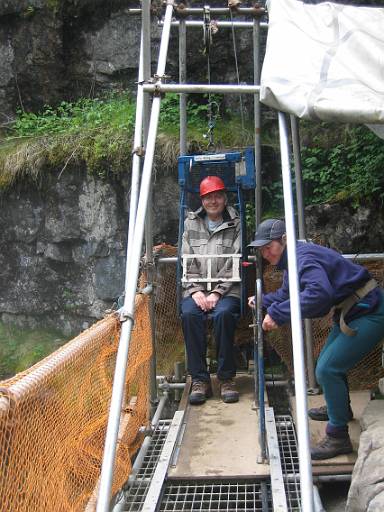 09_13-1.jpg - Descending into Gaping Gill. About 30 seconds close to the rock.