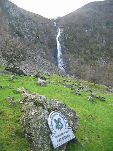 11_45-1.jpg - I tried to walk over the top of the falls, but wet rock forced me back down eventually. I'll go around the long way.