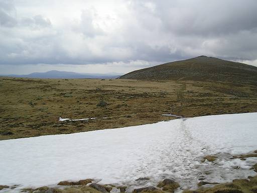 P1010174.JPG - Crossing snow heading for Broad Cairn