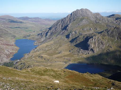 16_18-1.jpg - Looking down from Y Garn to Llyn Ogwen (Llyn Idwal to the right)