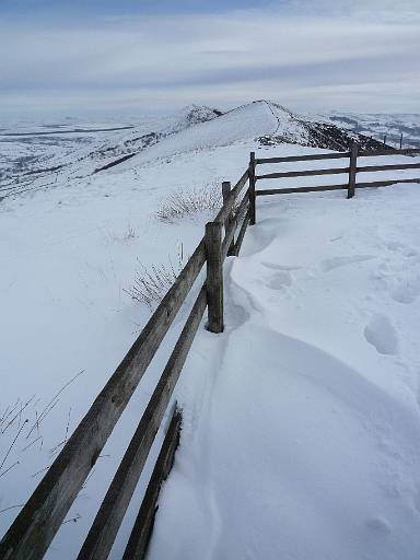 11_04-1.jpg - Deep snow approaching Back Tor