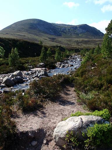 15_42-1.jpg - Carn a Mhaim viewed from the stepping stones at Luibeg Bridge