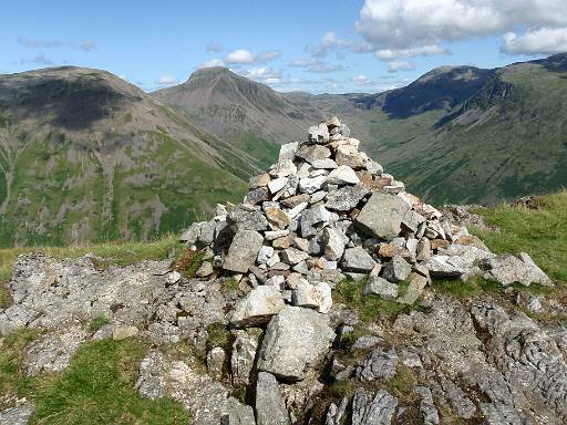 14_30-1.jpg - Cairn at N end of Yewbarrow with Great Gable in the background.
