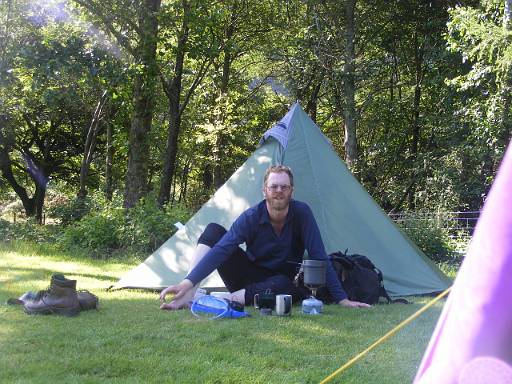 16_30-1.jpg - Richard and his wigwam.