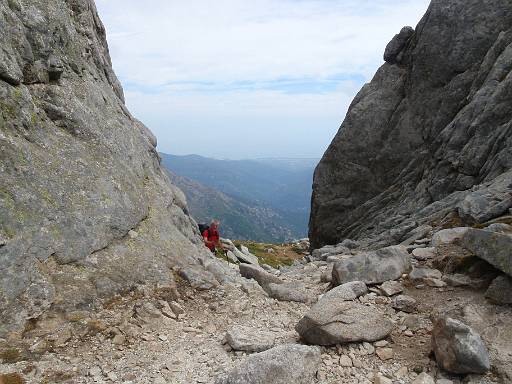 11_01-2.jpg - Near Punta d'Usciolu - zigzagging backwards and forwards along a rocky, slabby arete.