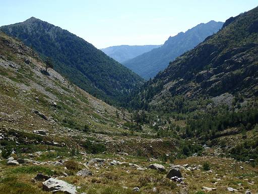 09_30-1.jpg - Looking back to the shade of the trees. Yesterdays stop up and to the right.