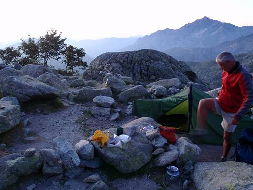 04_50-1.jpg - Getting ready to leave the Refuge de Petra Piana