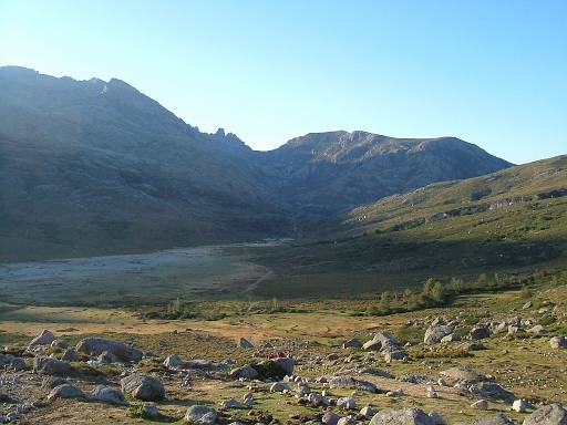 06_06-1.JPG - Looking back to Refuge de Manganu - notice the frost