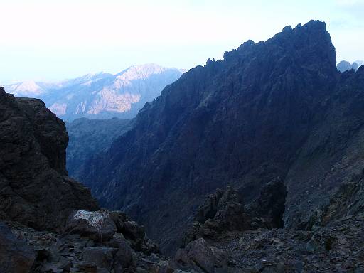 06_06-1.jpg - Starting to descend into the Cirque de la Solitude