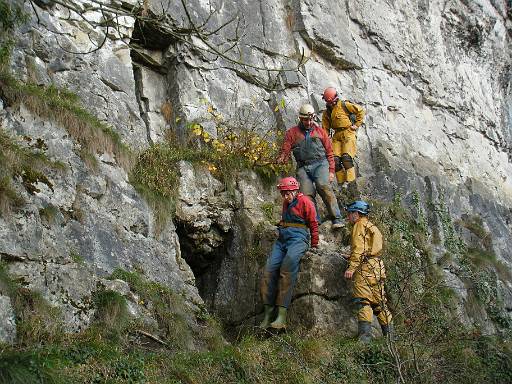 15_02-1David.jpg - Moving along the ledge