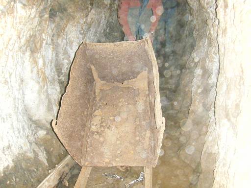 13_32-1David.jpg - Old mine trolley in the entrance