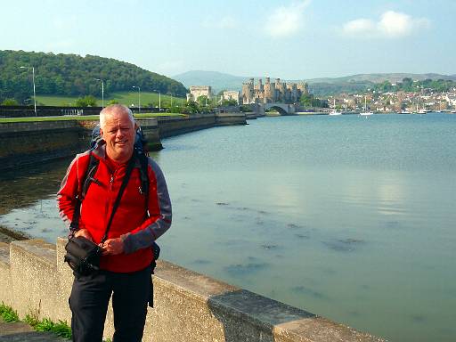 08_56-1b.JPG - Phil on a quick trip into Conwy while waiting for the train to Betws-y-Coed