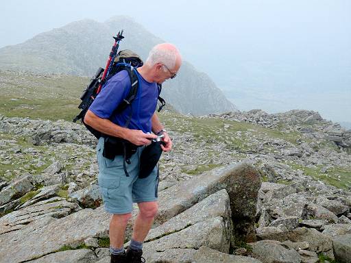 14_31-3.jpg - Paul on summit of Moel Siabod with view back along our approach route