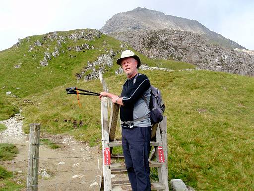 09_00-1.jpg - Signs point the way to Crib Goch