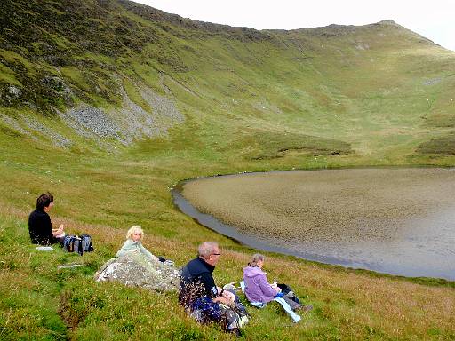 11_25-1.jpg - Lynn, Chris, Clive and Trish at lunch above Llyn Lluncaws